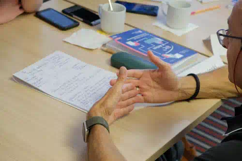 Gernot Starke answers questions at the table in the training